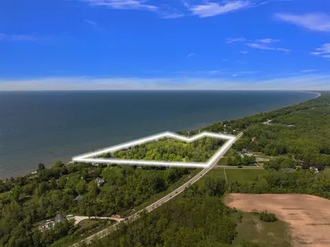 991 Maple, Benton Harbor, MI 49022