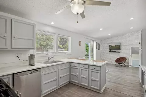 Kitchen - 5871 Squires, Jackson, MI 49201 photo 7 of 7