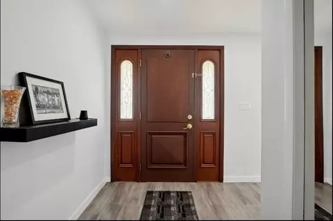 Entry Way - 5871 Squires, Jackson, MI 49201 photo 2 of 6