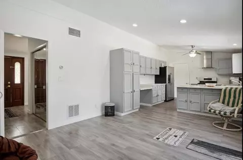 Entry Way - 5871 Squires, Jackson, MI 49201 photo 4 of 6