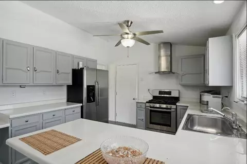 Kitchen - 5871 Squires, Jackson, MI 49201 photo 6 of 7