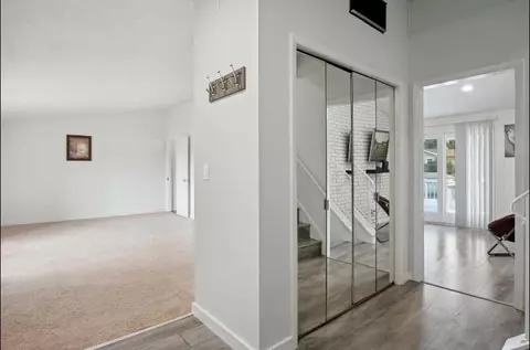 Entry Way - 5871 Squires, Jackson, MI 49201 photo 3 of 6
