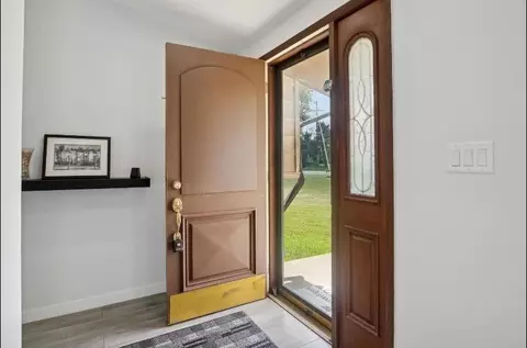 Entry Way - 5871 Squires, Jackson, MI 49201 photo 1 of 6