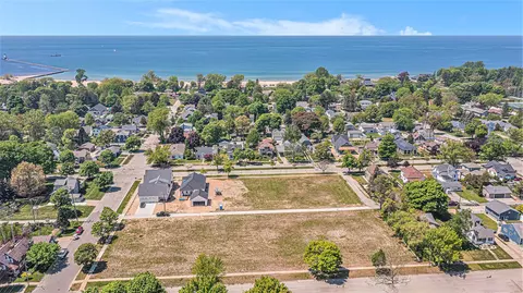 403 N Lewis, Ludington, MI 49431