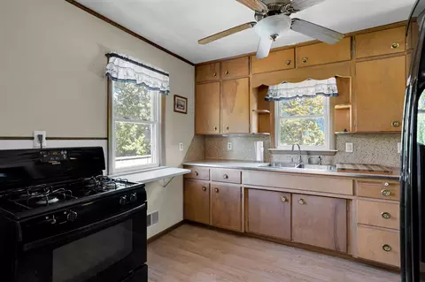 228 Ballard, Jackson, MI 49201 photo 21
