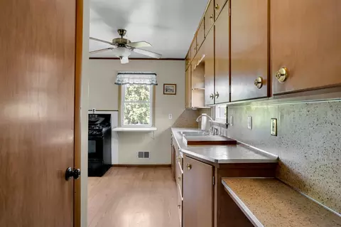 228 Ballard, Jackson, MI 49201 photo 18