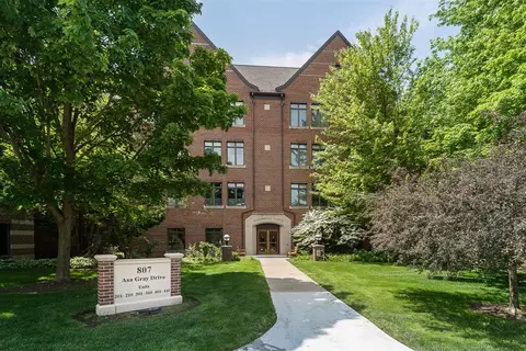 807 Asa Gray #204, Ann Arbor, MI 48105
