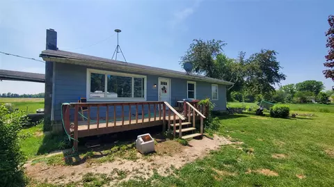 1882 E Peck Lk, Ionia, MI 48846