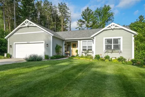 1867 Pine Blf, Hastings, MI 49058