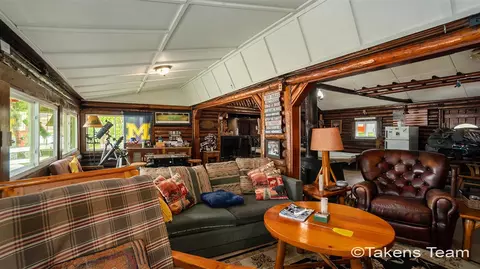 Living - 9945 Toohy, Harrison, MI 48625 photo 2 of 5