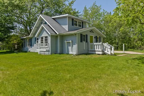 294 Quarterline, Holland, MI 49423