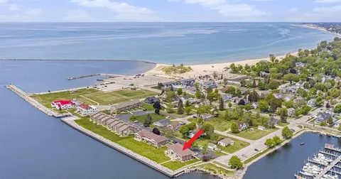 304 S S Fry #6, Ludington, MI 49431