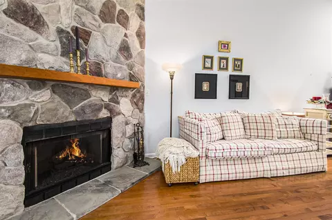 Living - 7579 Radcliffe, Brighton, MI 48114 photo 4 of 8