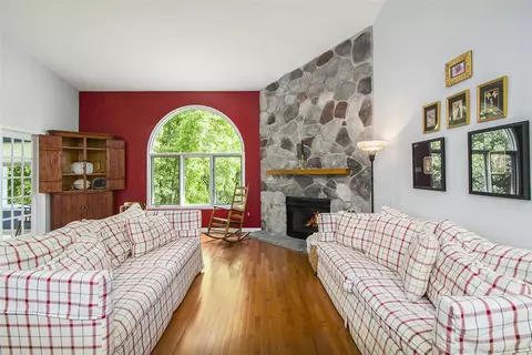 Living - 7579 Radcliffe, Brighton, MI 48114 photo 2 of 8