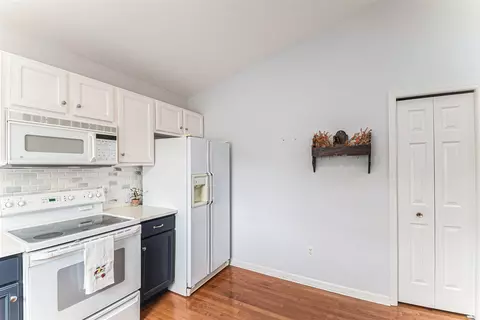 Kitchen - 7579 Radcliffe, Brighton, MI 48114 photo 3 of 6