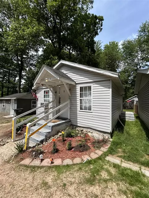 66476 Oak, Dowagiac, MI 49047