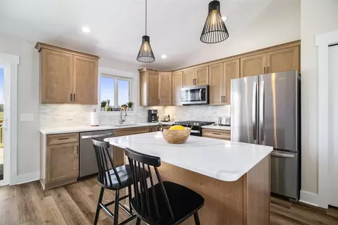 Kitchen - 5617 Whites Brg, Belding, MI 48809 photo 3 of 4