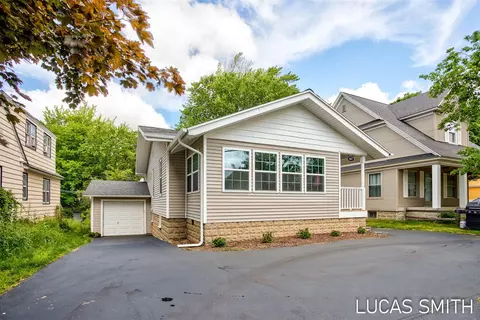 607 S S Shr, Holland, MI 49423