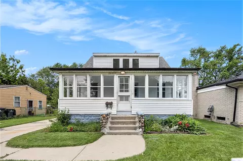 22427 St Gertrude, Saint Clair Shores, MI 48081