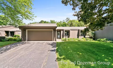 817 Brook Vlg, Holland, MI 49423