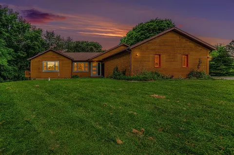2250 Maple Grv, Hastings, MI 49058