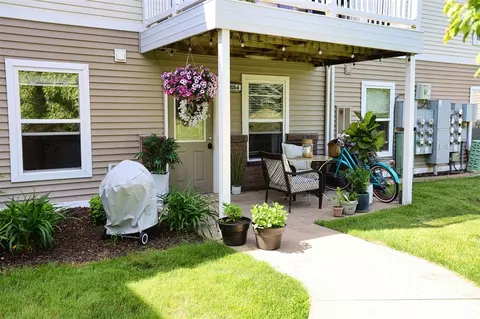 6026 E Fieldstone Hls, Caledonia, MI 49316