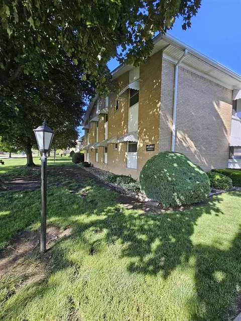 21350 Beaconsfield Ave, Saint Clair Shores, MI 48080