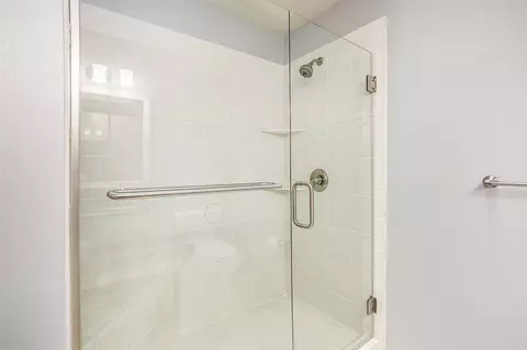 Bath - 563 Sycamore #46, Saline, MI 48176 photo 3 of 4