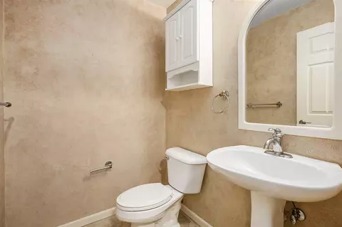 Bath - 563 Sycamore #46, Saline, MI 48176 photo 1 of 4