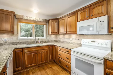 Kitchen - 563 Sycamore #46, Saline, MI 48176 photo 3 of 5