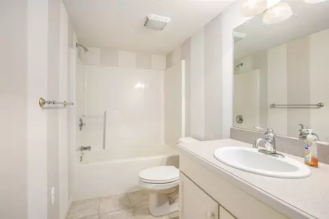 Bath - 563 Sycamore #46, Saline, MI 48176 photo 4 of 4
