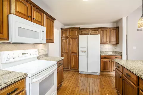 Kitchen - 563 Sycamore #46, Saline, MI 48176 photo 4 of 5