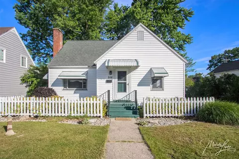 2118 Oak, North Muskegon, MI 49445