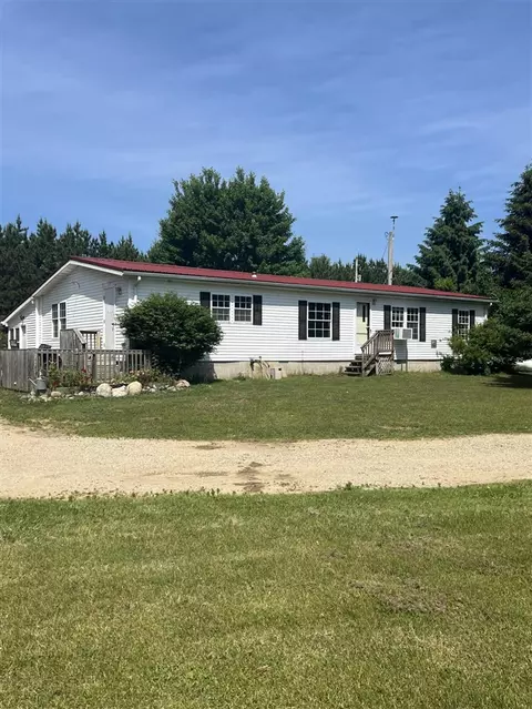 6582 S Garlock, Carson City, MI 48811