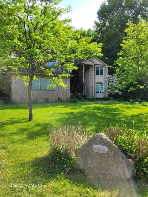9991 Forest Rdg, Clarkston, MI 48348