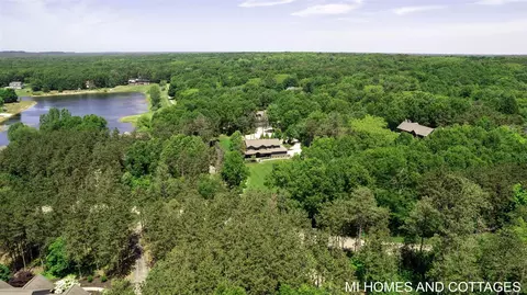6413 Sand Castle, Holland, MI 49423
