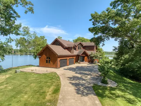 6885 S Price Lk, Jackson, MI 49201