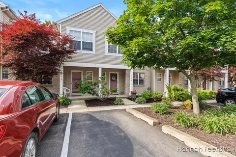 1046 Ada Pl, Grand Rapids, MI 49546