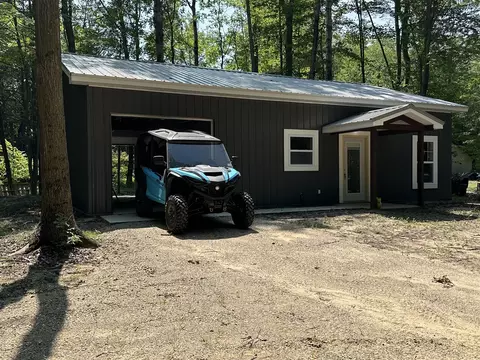99 Middle, Leroy, MI 49655