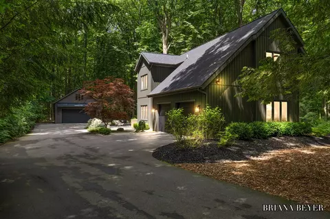 144 Oakwood, Holland, MI 49424