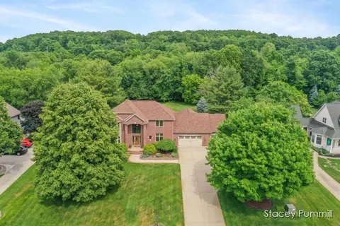 3044 Cooks Crk, Grand Rapids, MI 49525