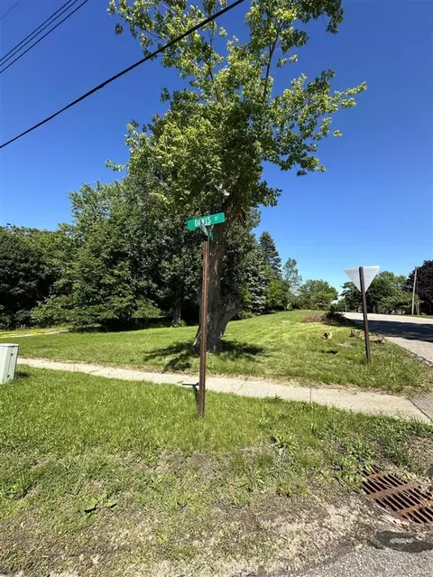V/l Davis, Manistee, MI 49660 photo 2