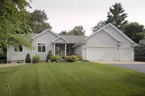 8454 N Eagle Lk, Kalamazoo, MI 49009