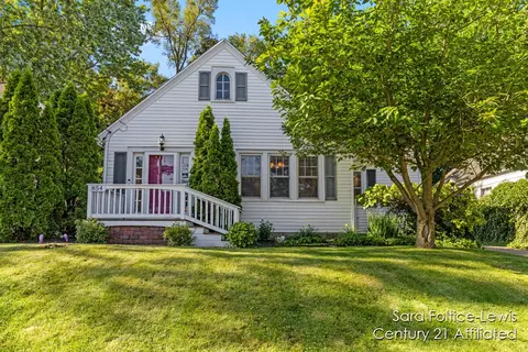 854 Hollywood, Grand Rapids, MI 49505