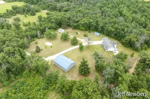 789 Washington, White Cloud, MI 49349 photo 4