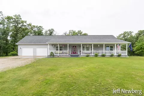 789 Washington, White Cloud, MI 49349 photo 2