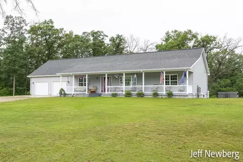 789 Washington, White Cloud, MI 49349 photo 3