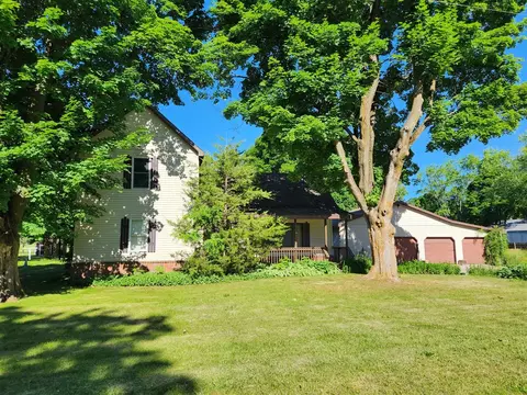 430 S 1st, Edmore, MI 48829