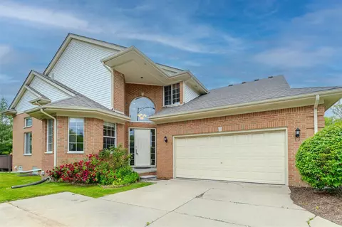 1027 Maya, Troy, MI 48085