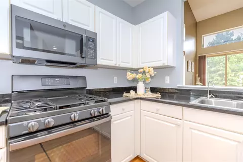 Kitchen - 1027 Maya, Troy, MI 48085 photo 4 of 5